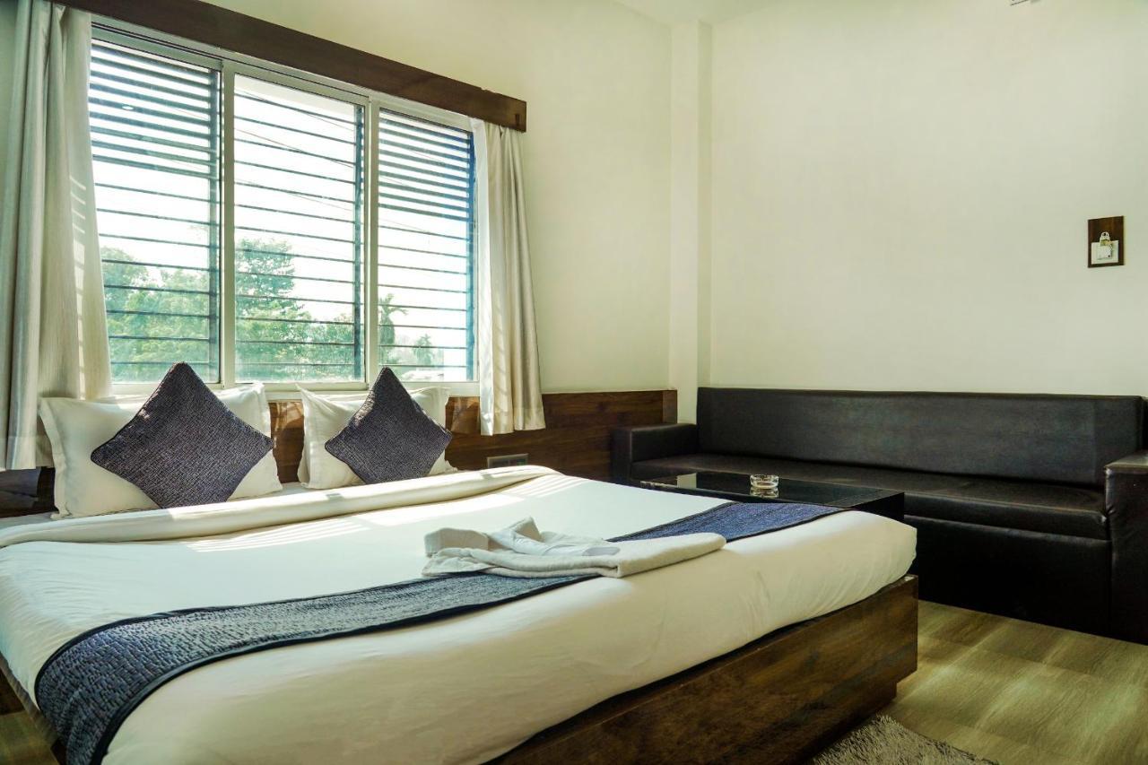 Hotel Heritage Koch Bihar Экстерьер фото